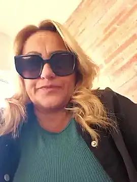 Isabellaa04 — Tits krem