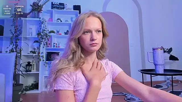 Kara_smalltits on StripChat 