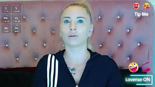 KikiSweet08 on StripChat