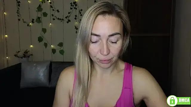 Kiss_julli88I on StripChat 