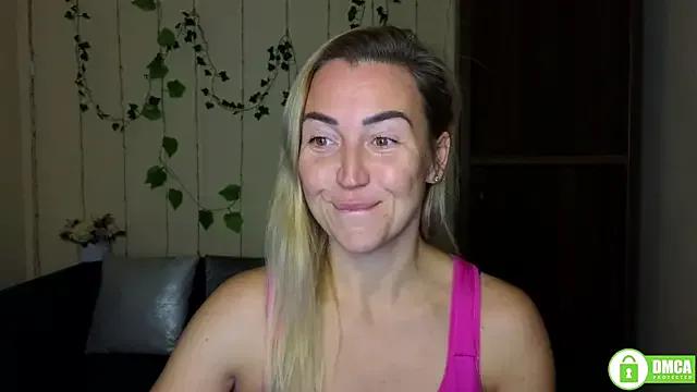 Kiss_julli88I on StripChat 