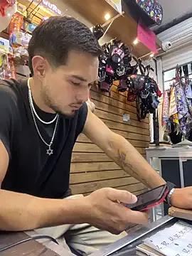 Leonardmoppet — Cum pblic