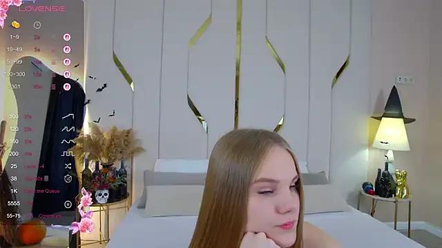 Lili_Lohan on StripChat 