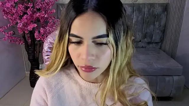 lilith4_s on StripChat 