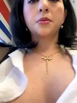 LlianneDiamond1 on StripChat 