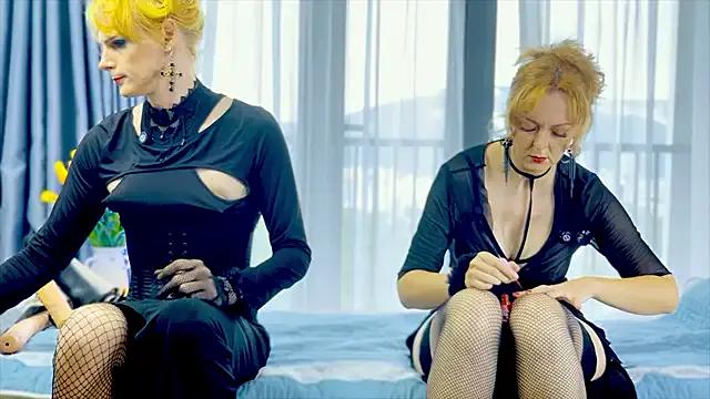 LolaSpaisTS on StripChat 