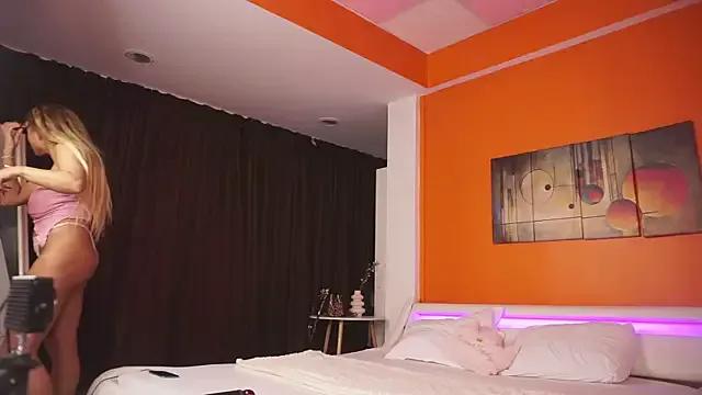 LovingBlondie on StripChat