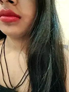 Maahhii_2 on StripChat 