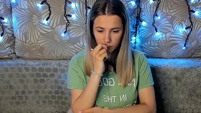 MaggieCake on StripChat 