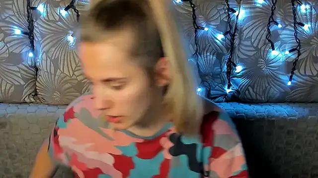 MaggieCake on StripChat 