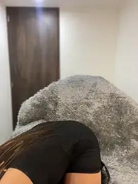 MiaJones21 — a good blowjob in topples/ in a bed