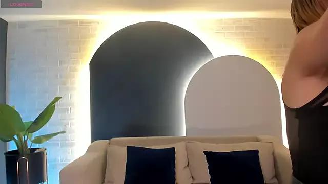 MollySundersX on StripChat 