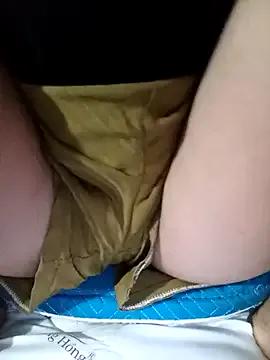 Mona8386 on StripChat