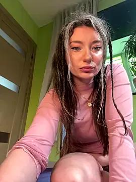 MooonReal on StripChat 