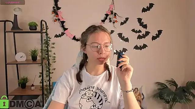 Nuura_Moore on StripChat 