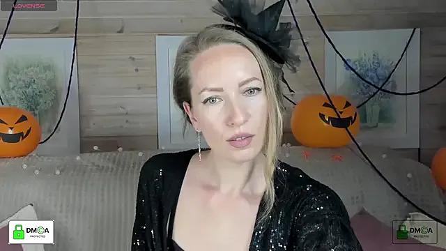 Queenymel on StripChat 