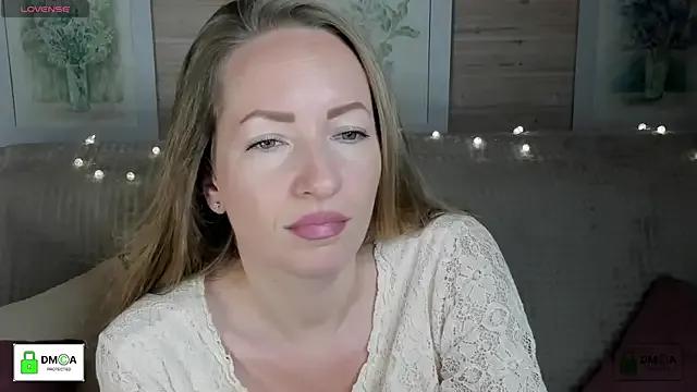 Queenymel on StripChat 