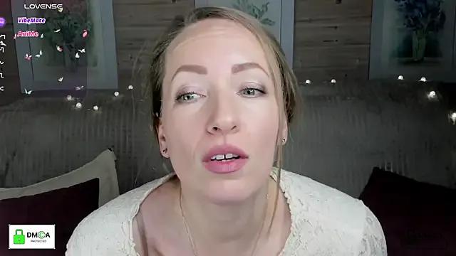 Queenymel on StripChat 