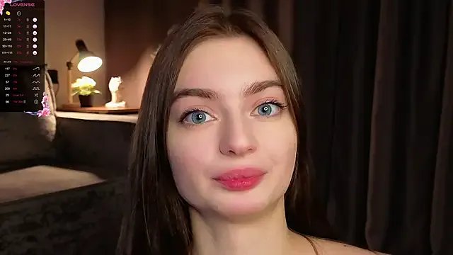 Sara_Kinsly on StripChat 