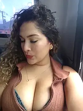 Sara_smiiith211 on StripChat 