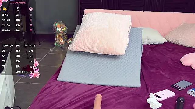 sarah_sky_official on StripChat 