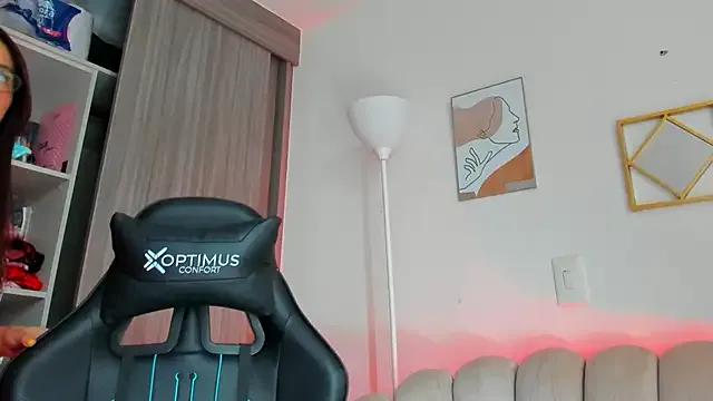 Tamaraa_Serra on StripChat 