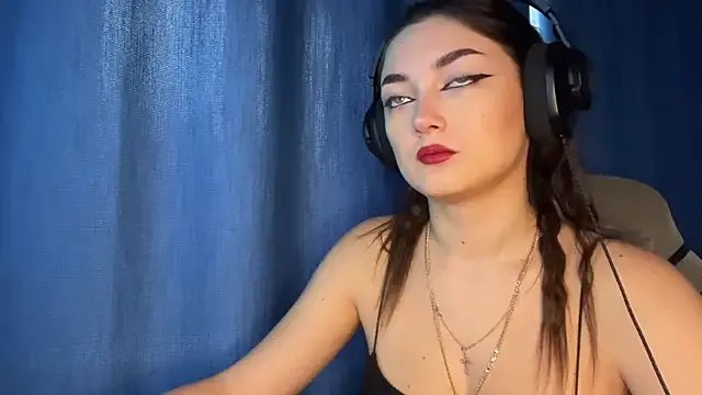 TwotyBright on StripChat 