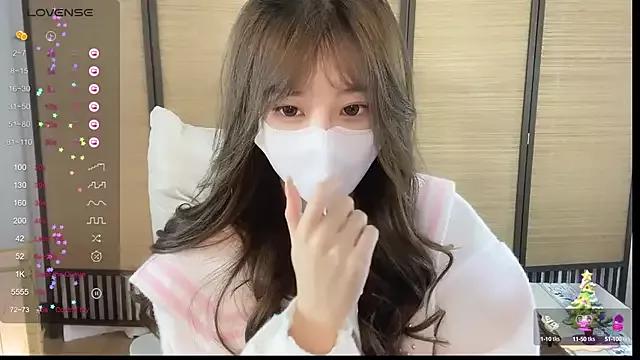 Yuuuuuly on StripChat 